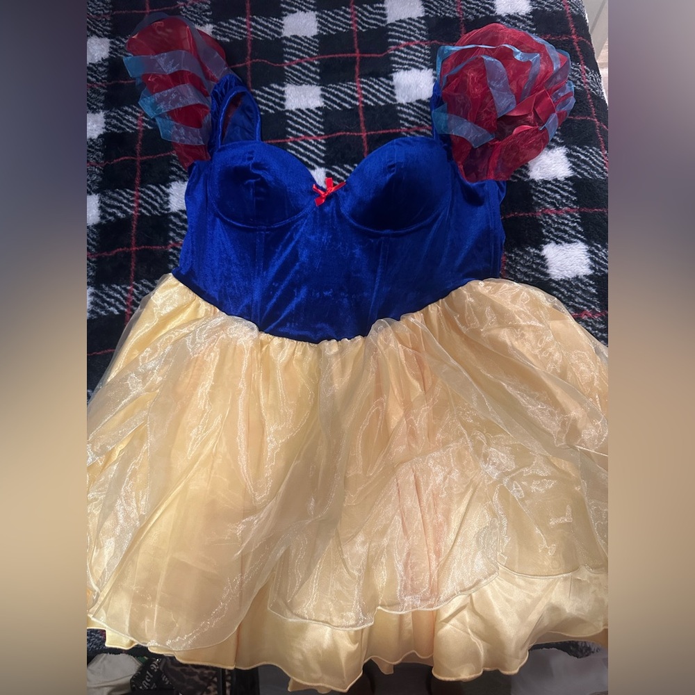 Dolls Kill Trickz N’ Treat Snow White Costume - Picture 9 of 10